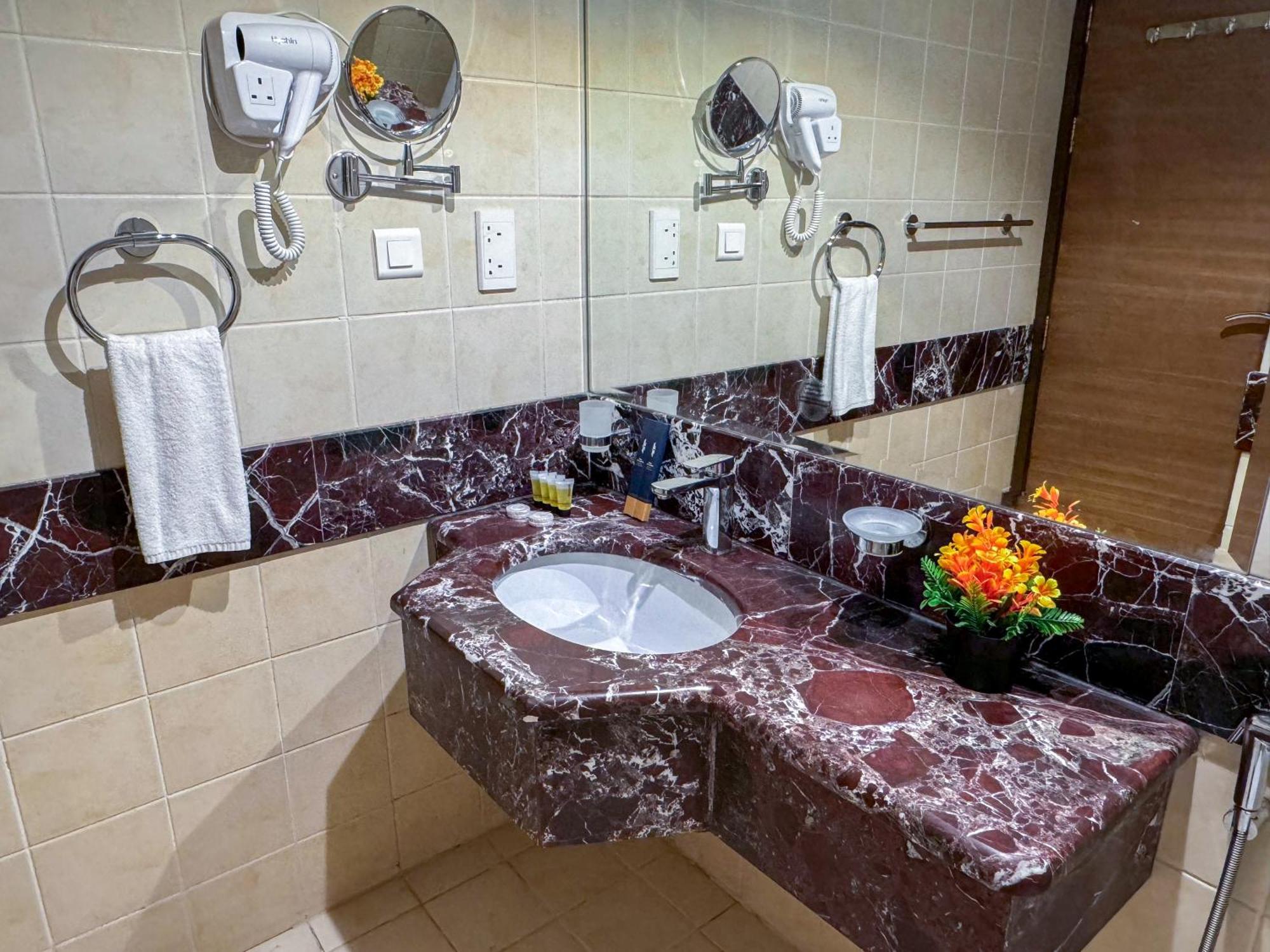 Rabwat Al Safwah Golden Hotel Medine Dış mekan fotoğraf
